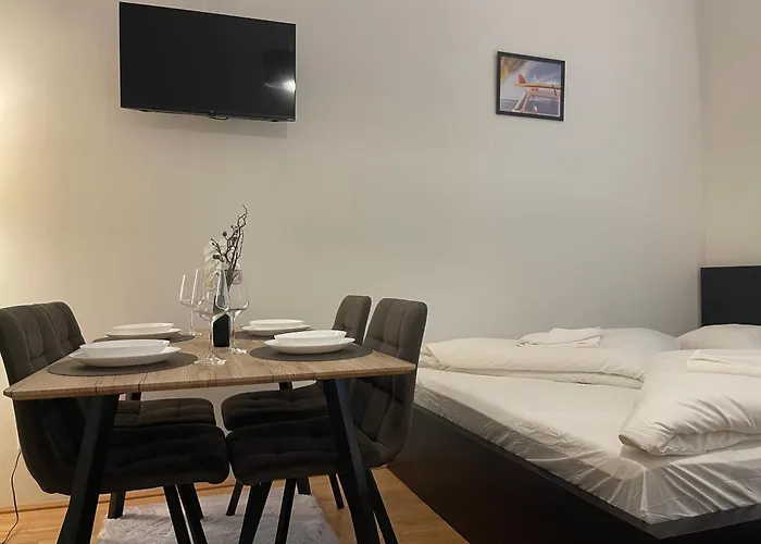 Cozy-5-Person Apartment In Vienna 5